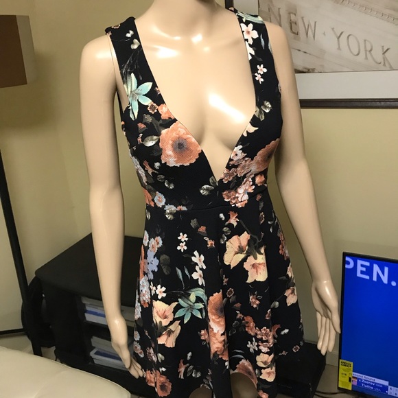 Forever 21 floral print mini dress - Picture 2 of 7